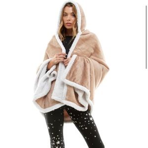 Hooded Sherpa Blanket. New sealed in package!